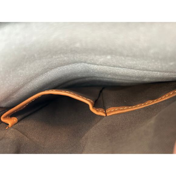 Stylish Contacts Genuine Leather Messenger Bag Perfect for Everyday Adventures! - Picture 9 of 11